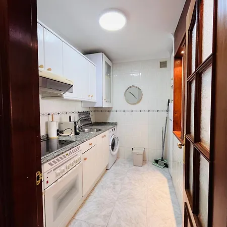 Cozy - 1 Min To San Lorenzo Beach, *